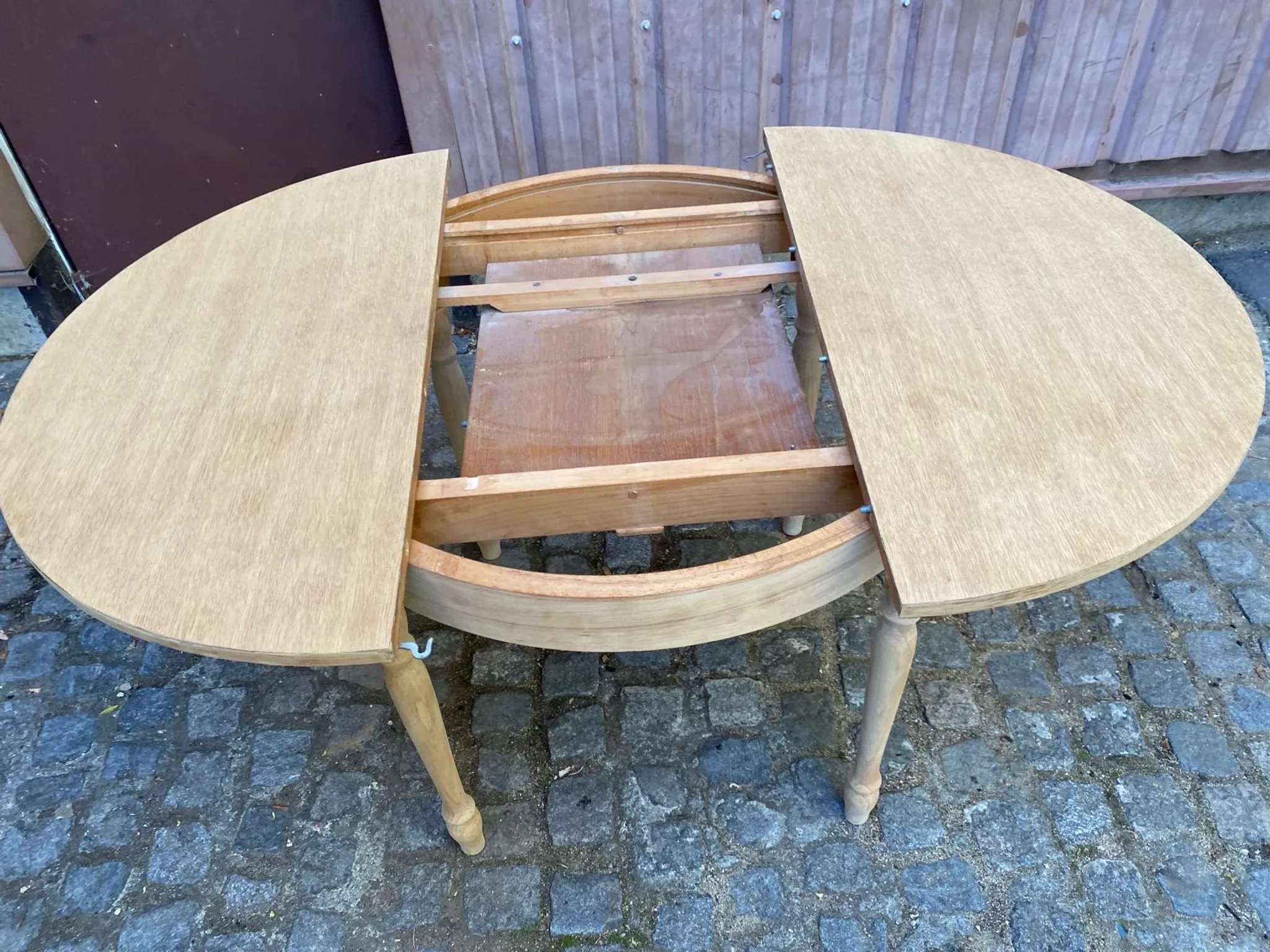 Round extendable dining table Louis Philippe stripped in oak 1960 100cm