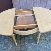 Round extendable dining table Louis Philippe stripped in oak 1960 100cm