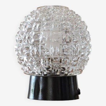 Chiseled glass globe lamp