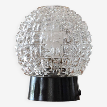 Lampe globe en verre ciselé