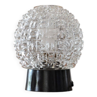 Lampe globe en verre ciselé