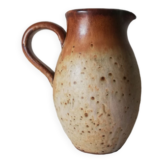 Sandstone pitcher