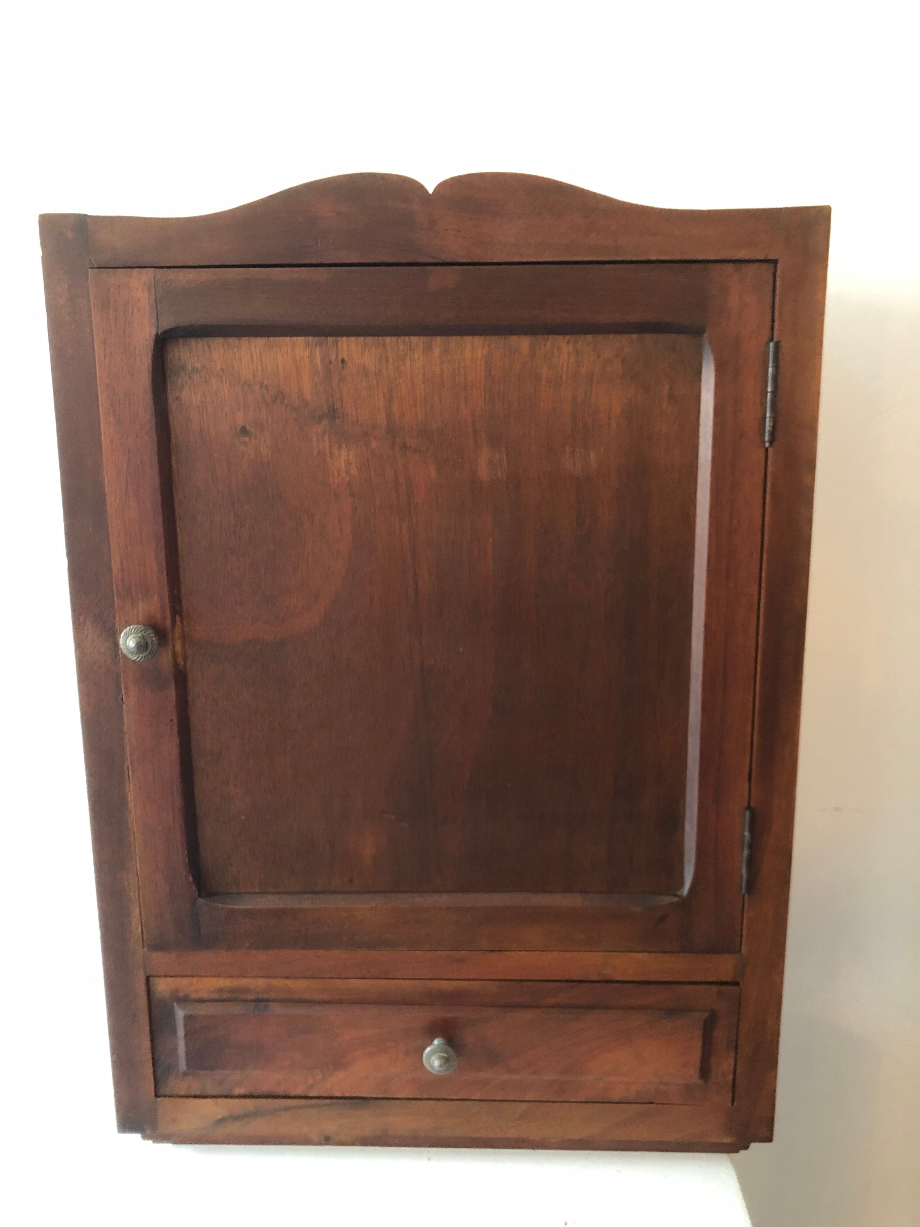 Armoire à pharmacie en bois vintage