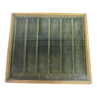 Display case to install