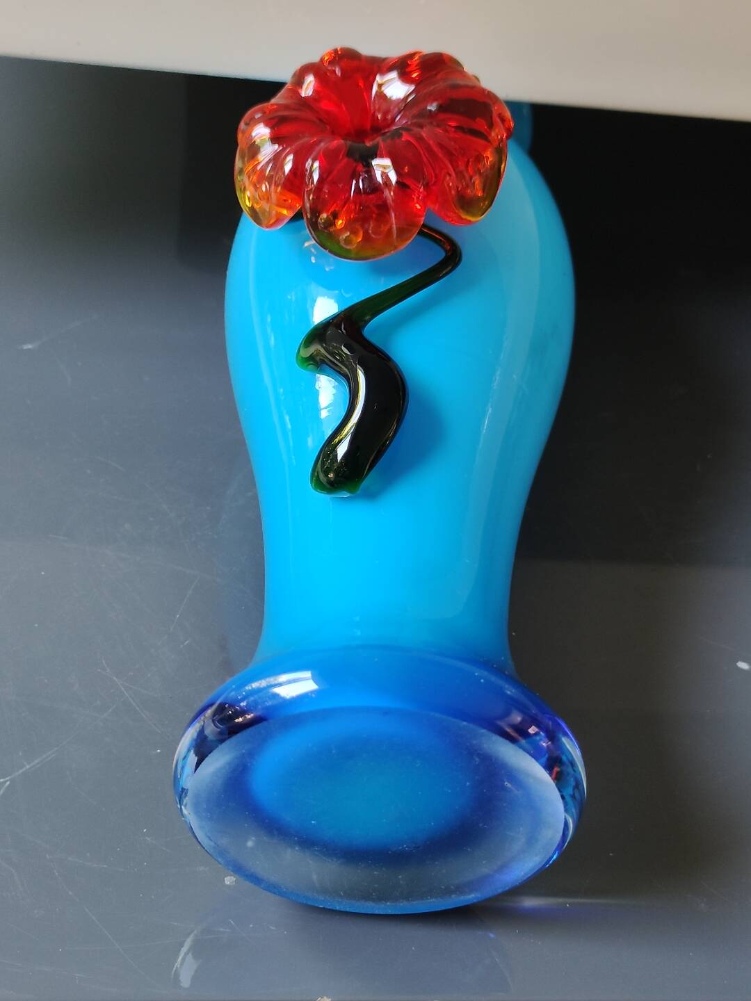 Stylish designer vase in Murano art glass. Embossed floral motif. Height 23 cm.