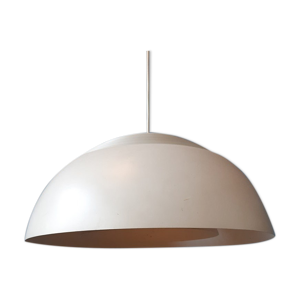 suspension de arne Jacobsen