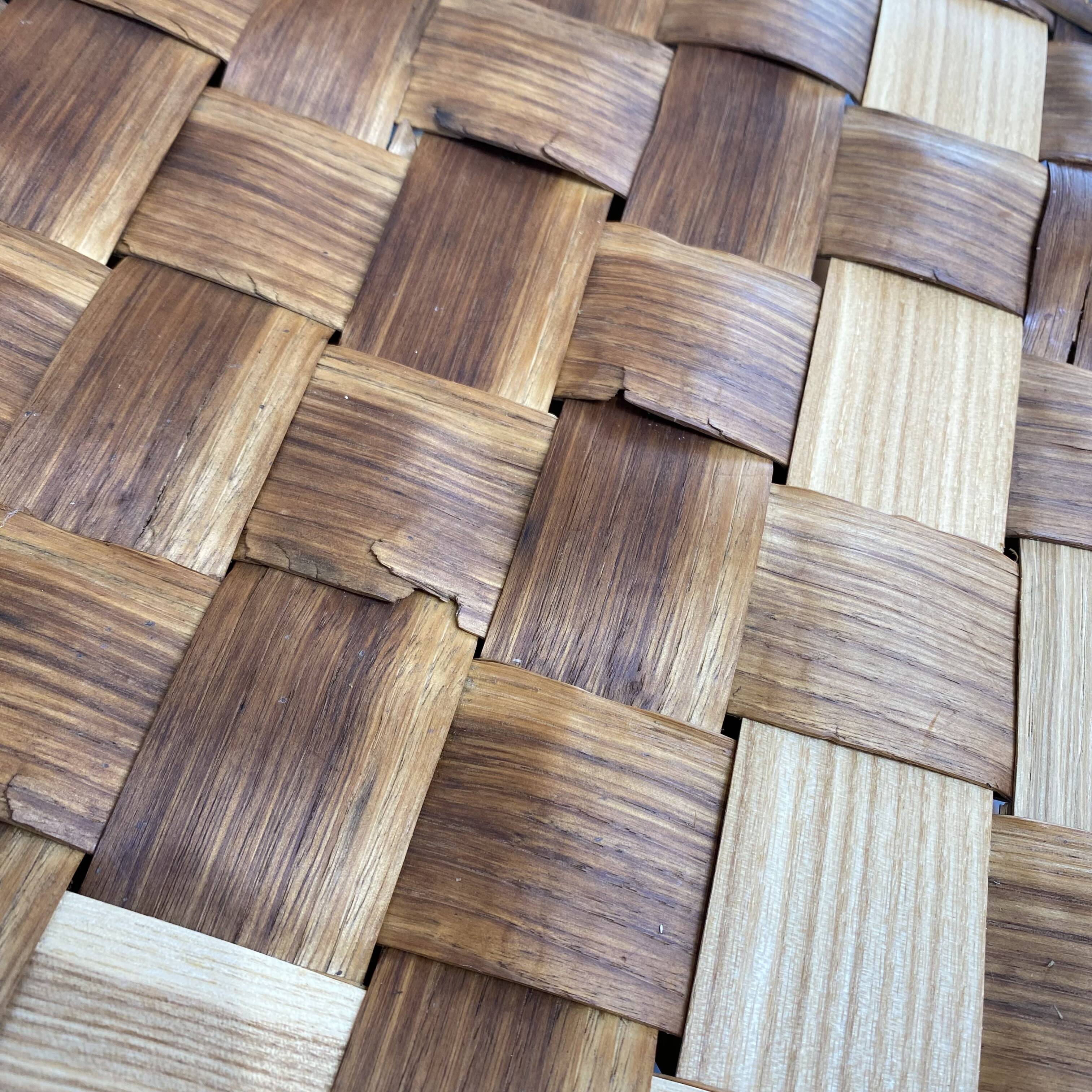 Ensemble composé d’une table et trois fauteuils en lamelles de châtaignier années 50/60
