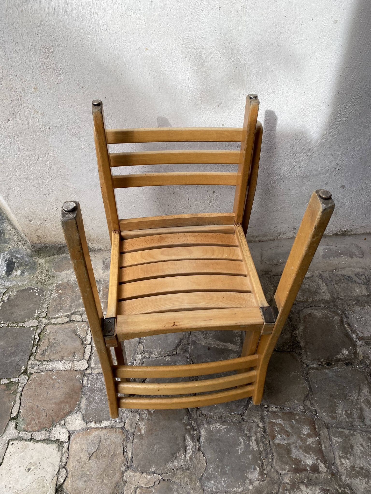 Série de 6 chaises XXème en chêne verni