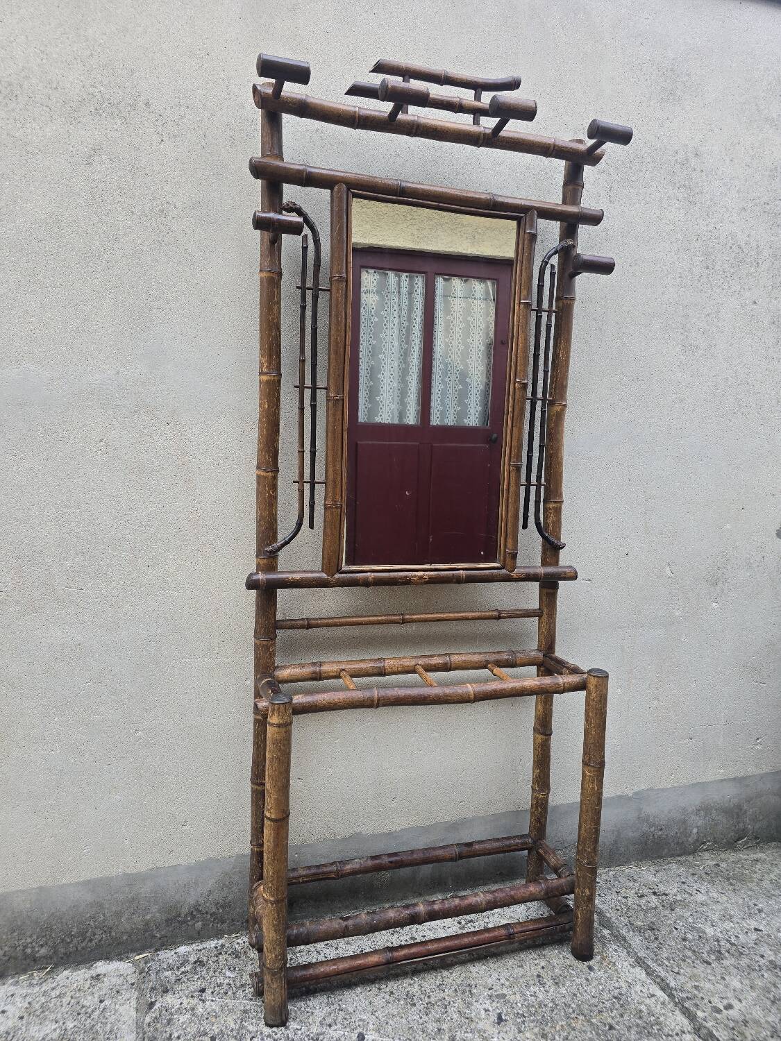 Vestiaire en bambou teinté avec miroir et porte-parapluies – 1920