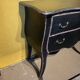 Commode de Style néo-Louis XV , laquée en noir , 2 tiroirs