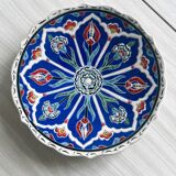 Decorative plate in glazed ceramic