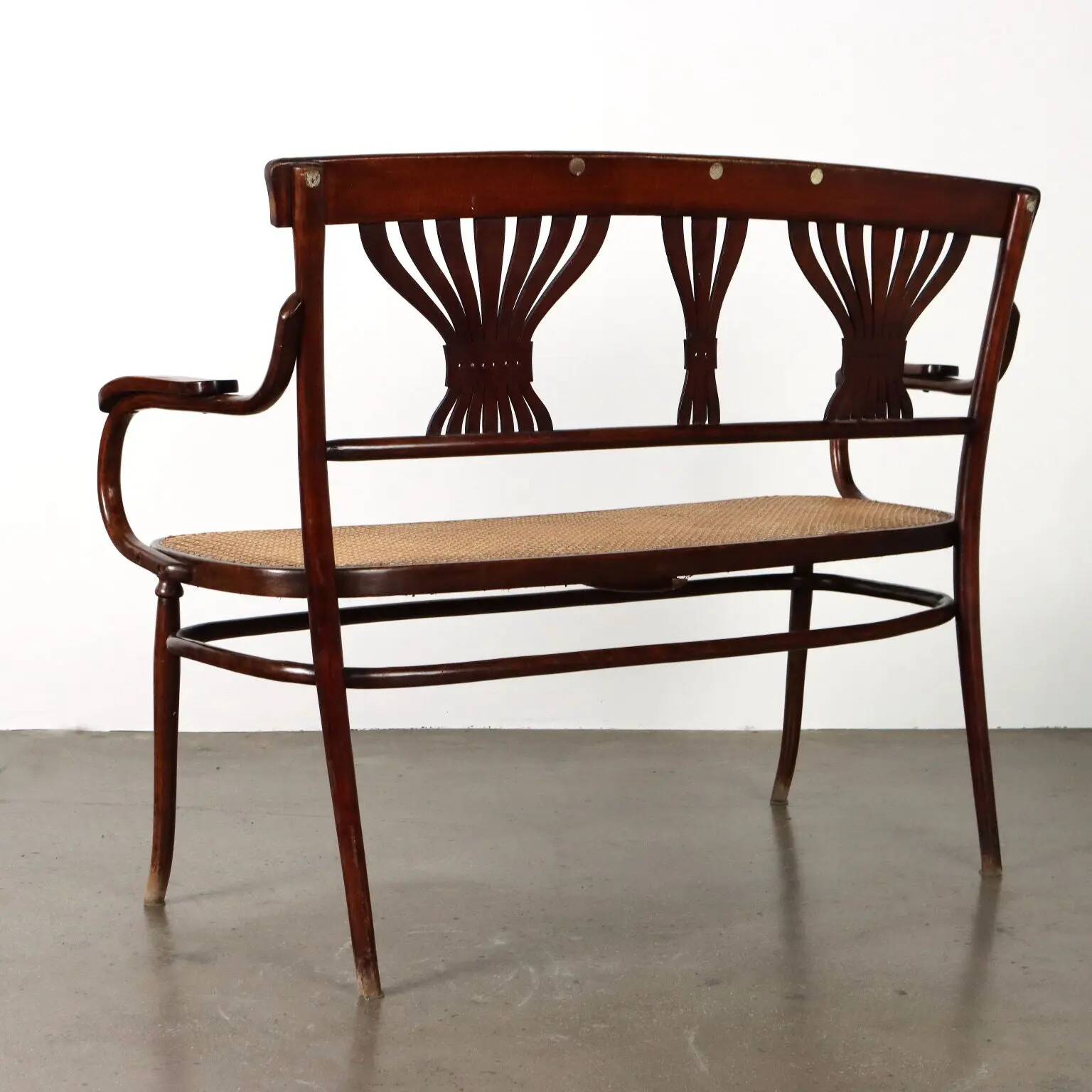 Antique Thonet Art Nouveau canapé in beech, Austria, 20th century.