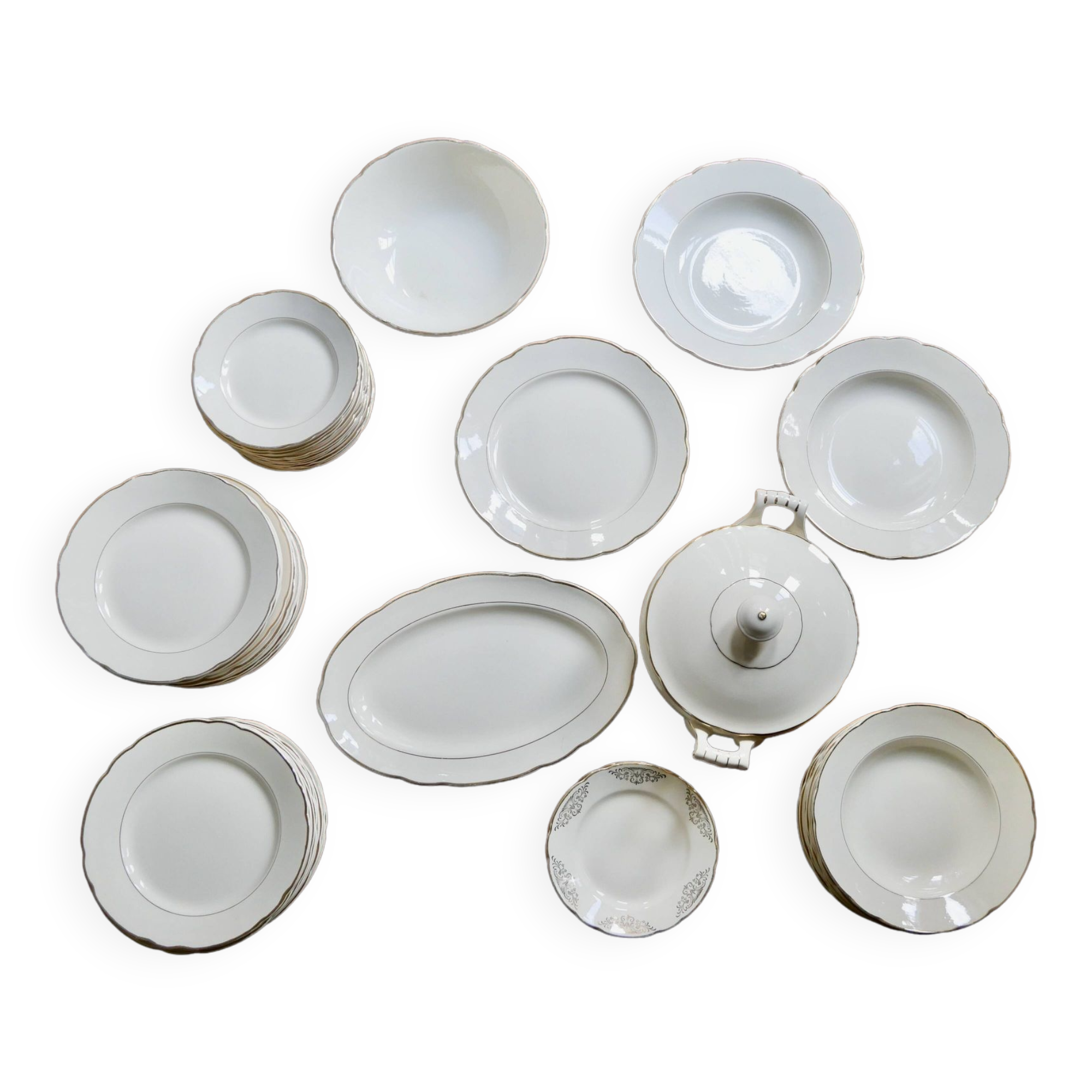 Villeroy and Boch ivory and gold edging service 52 pcs
