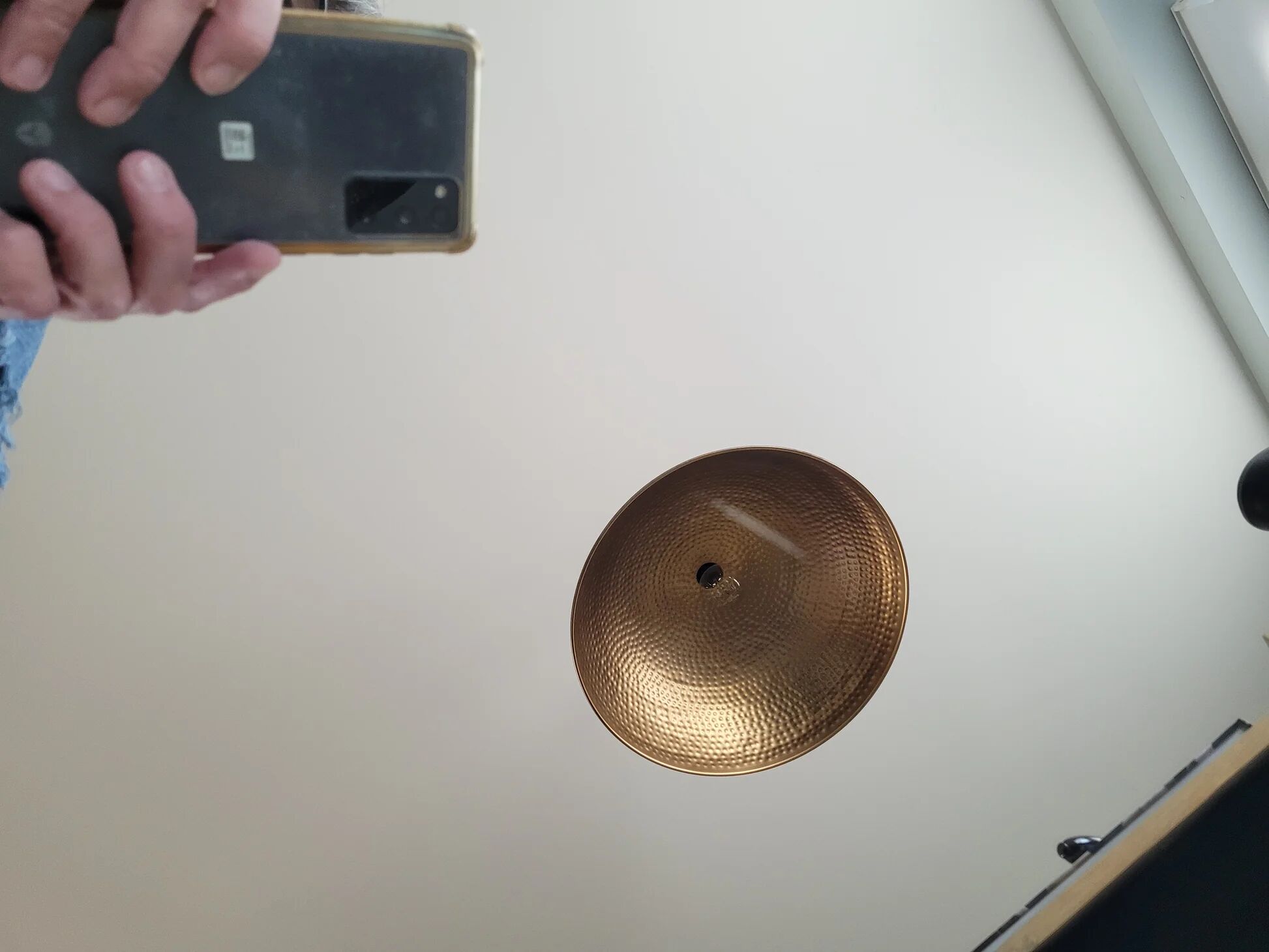 Miroir rectangulaire ancien à bords ciselés