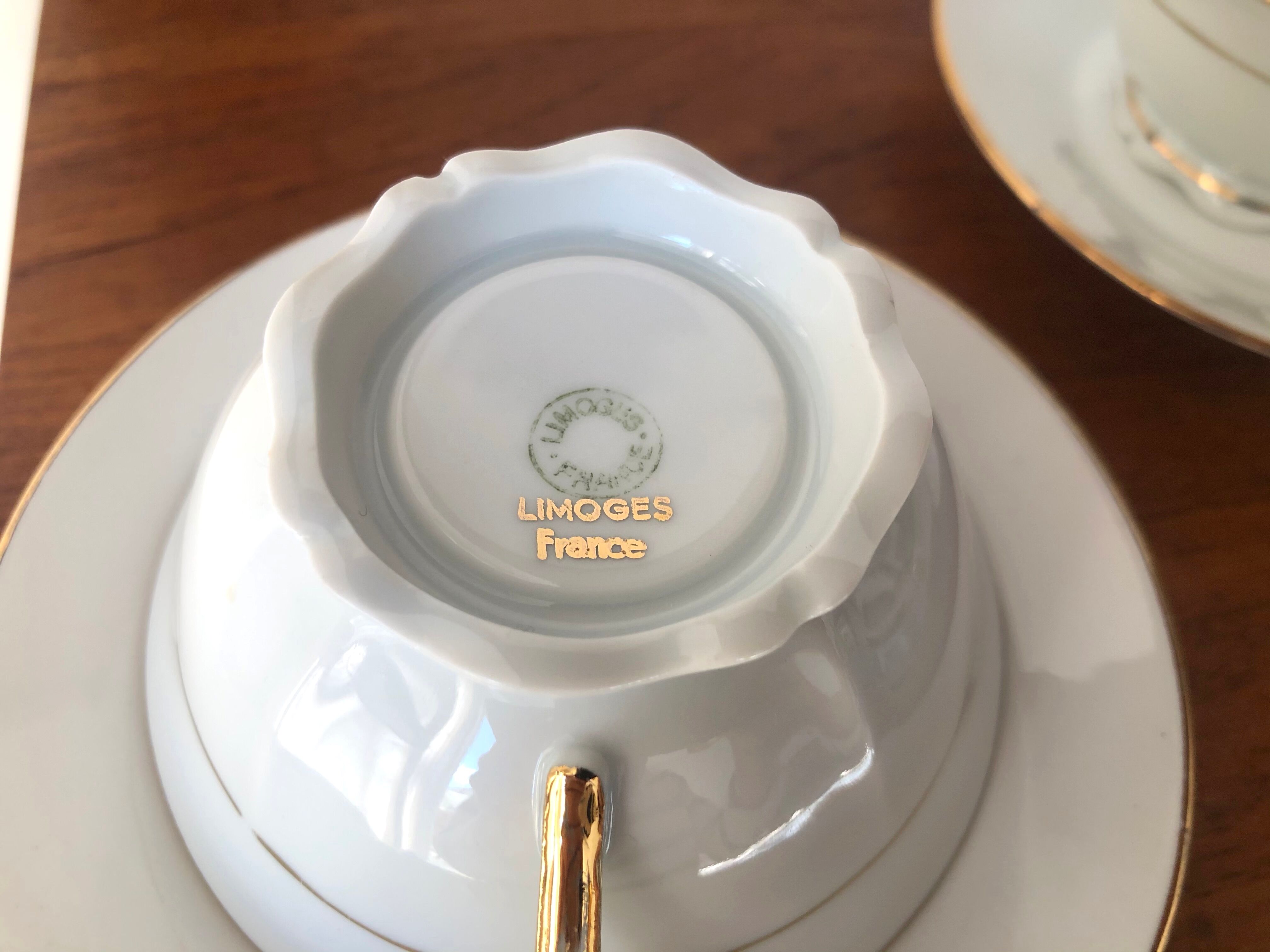 Vintage coffee cups made of fine Limoges porcelain - Raspberry and golden décor