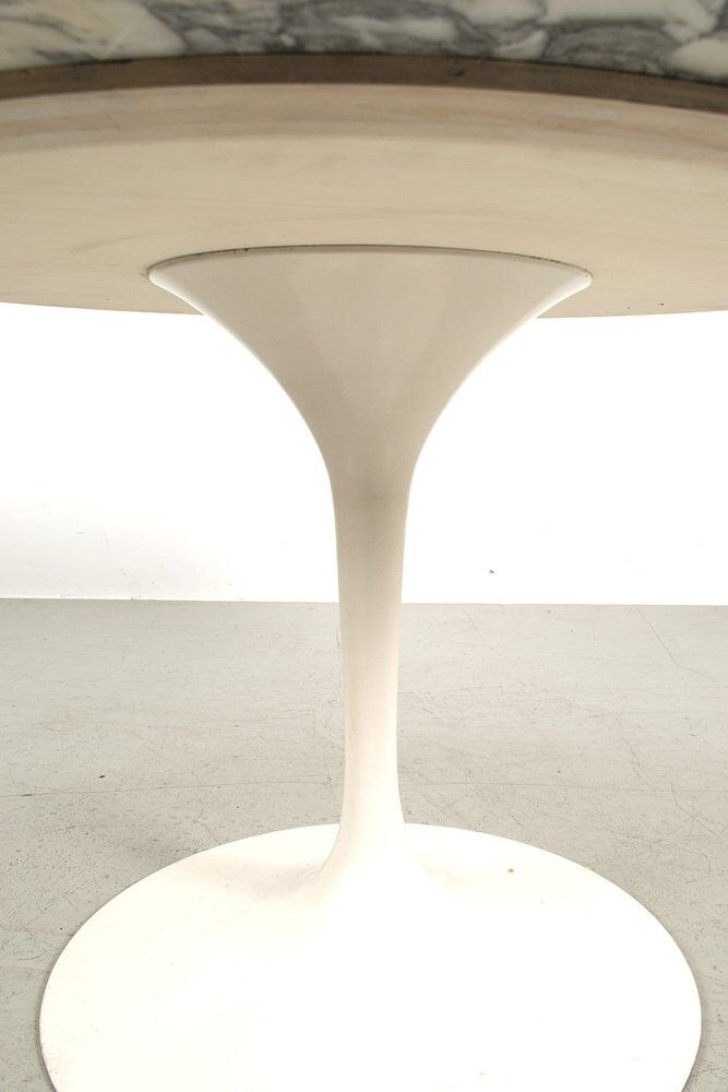 Round Dining Table by Eero Saarinen
