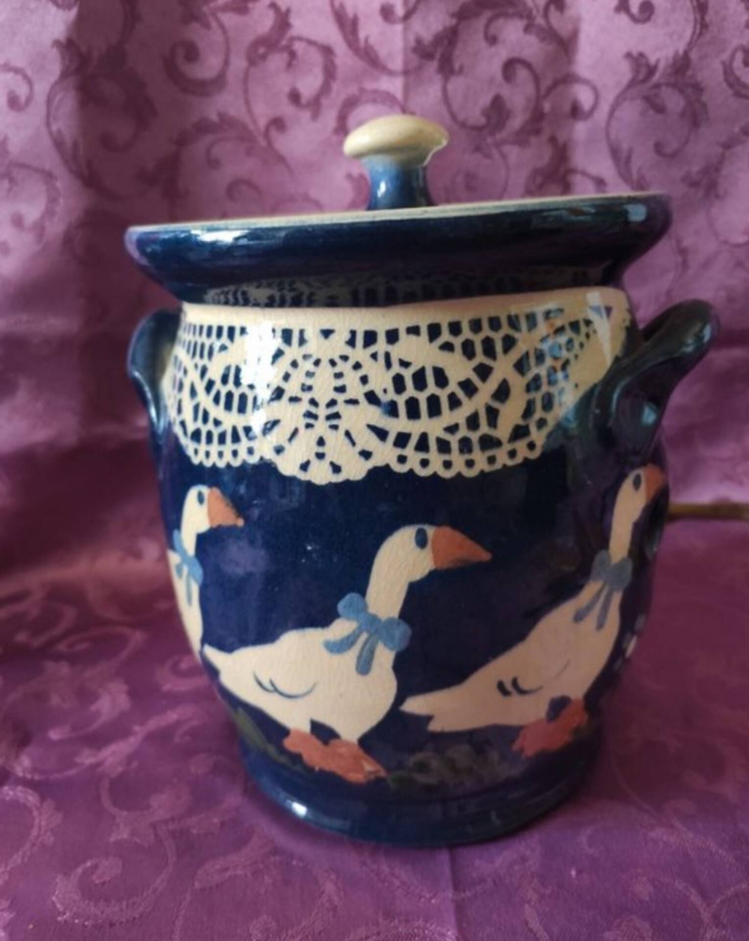 Garlic pot in ceramic