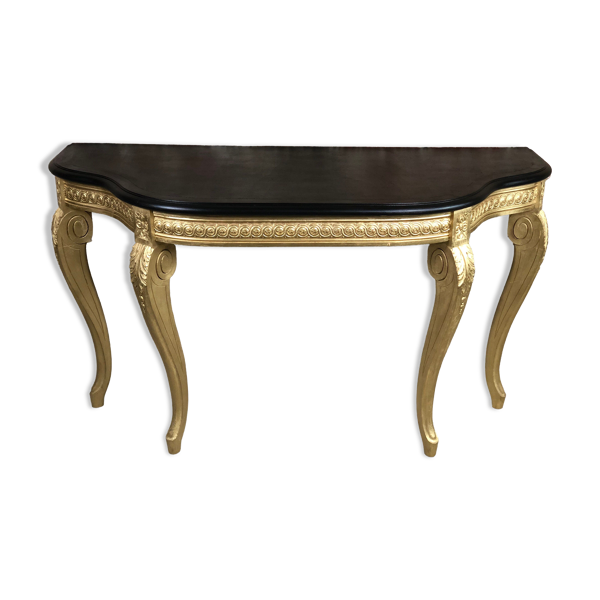 Console de style Louis XV en bois sculpté à dessus bois noir ciré