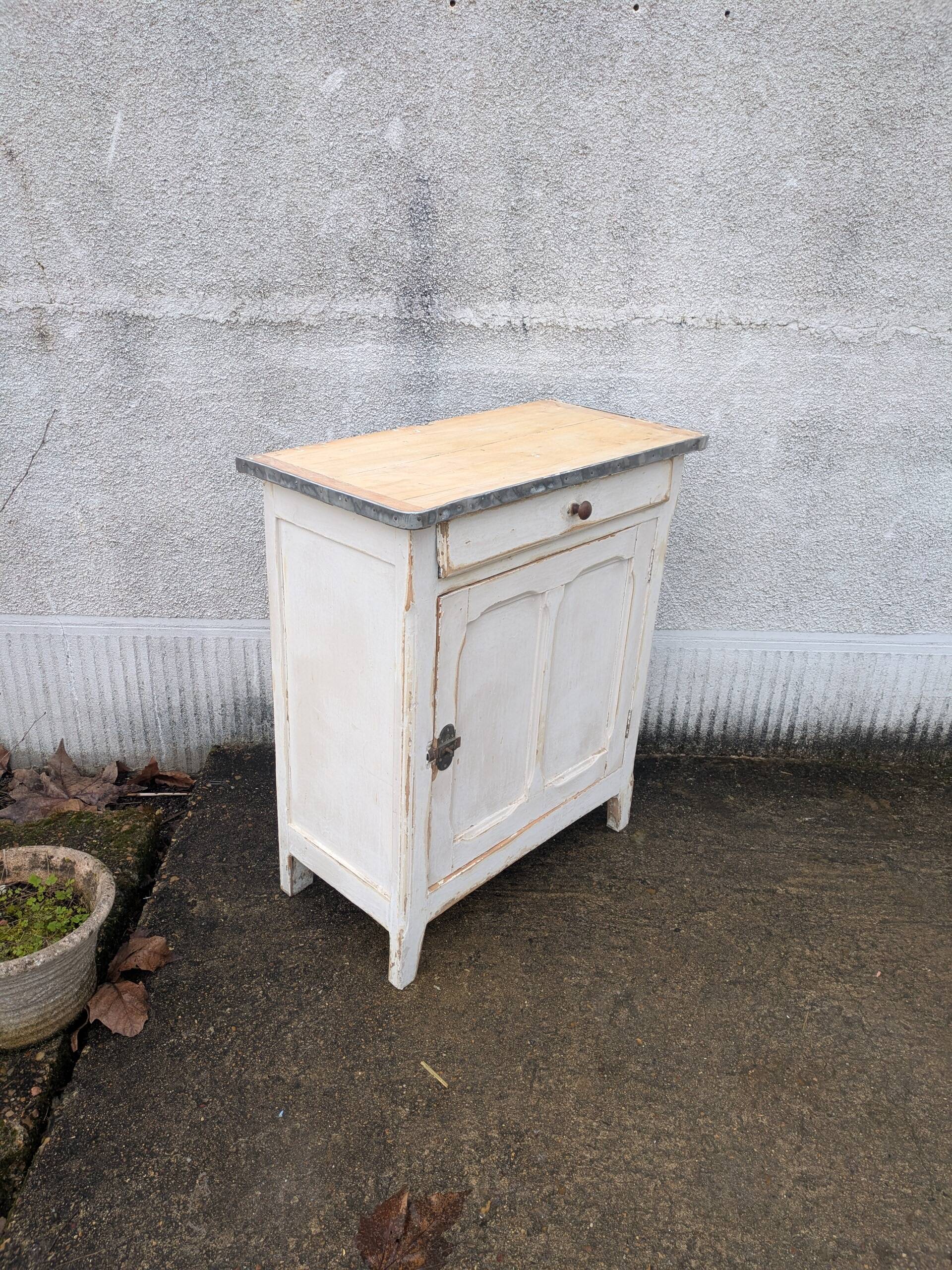 Little Parisian buffet