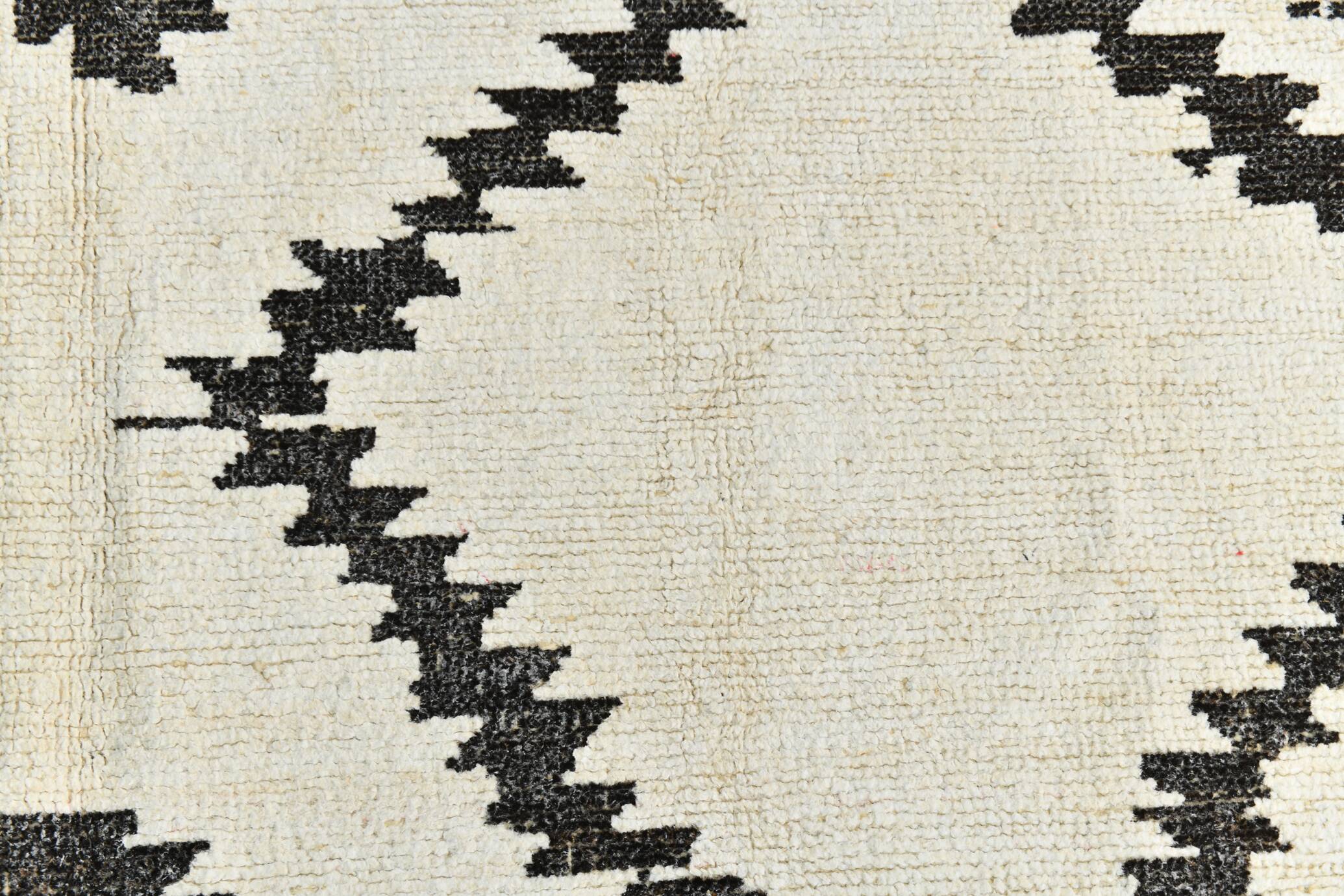 7x10 Neutral White Modern Super Soft Moroccan Rug, 216x294Cm