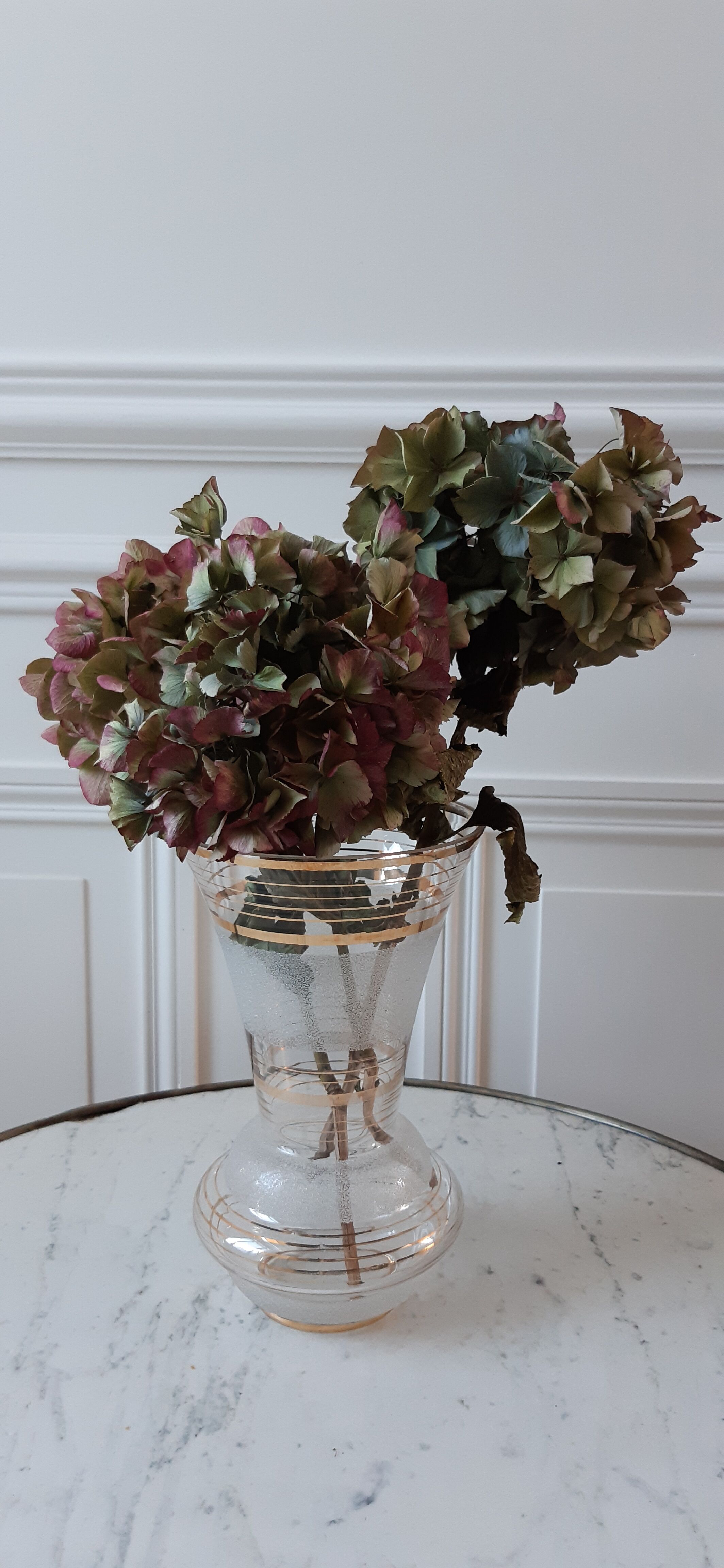 Granite vase gilded bordered years 50-60