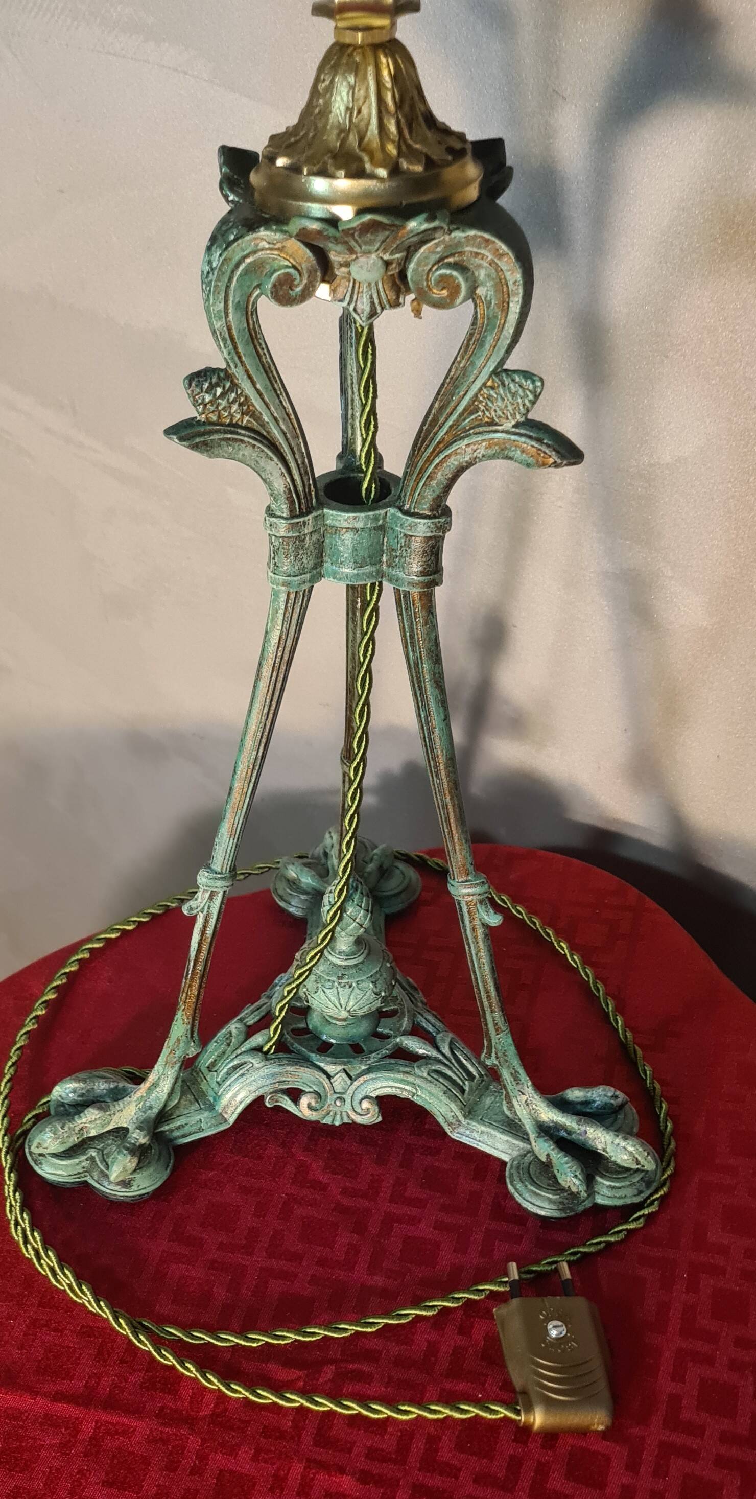 Antique patinated bronze regulator lamp with Tiffany glass shade in very good condition