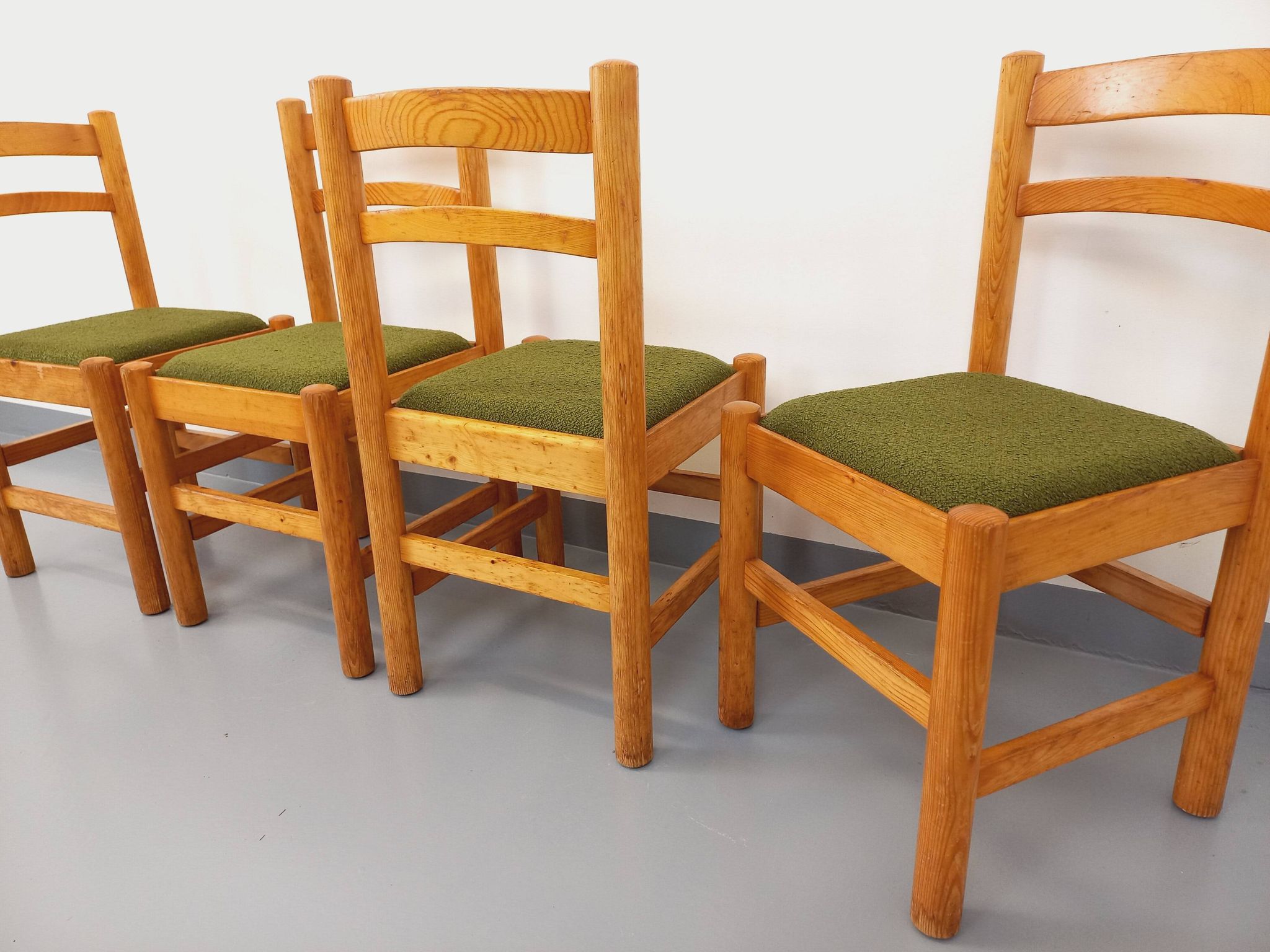 Set of 4 vintage chairs in pine and khaki green bouclette fabric from the 70s