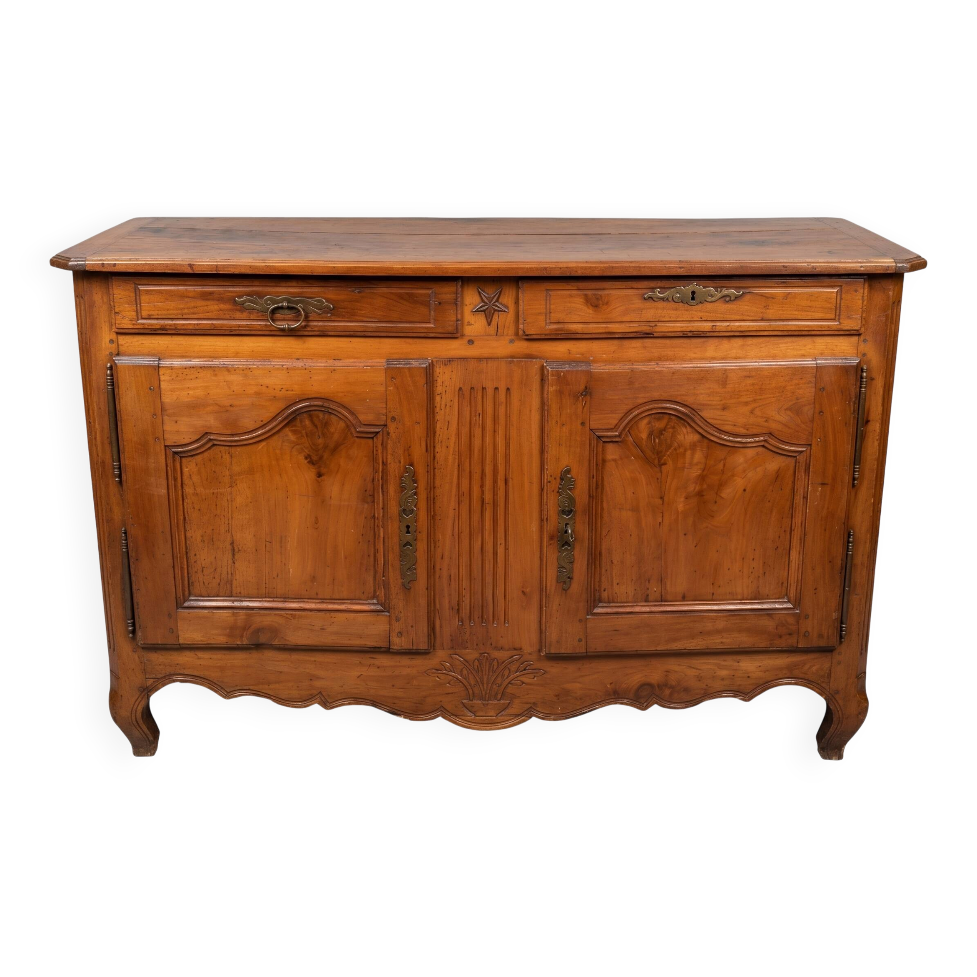 Rustic or authentic country buffet with beautiful sculptures.