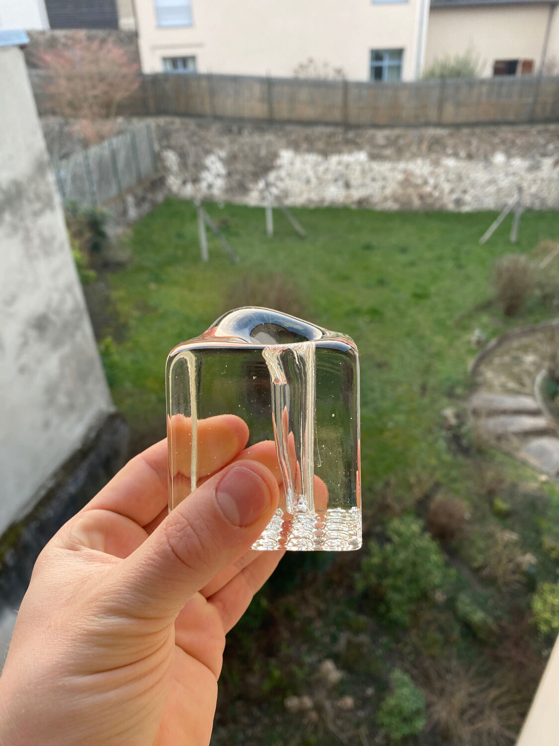 Moulded glass soliflore