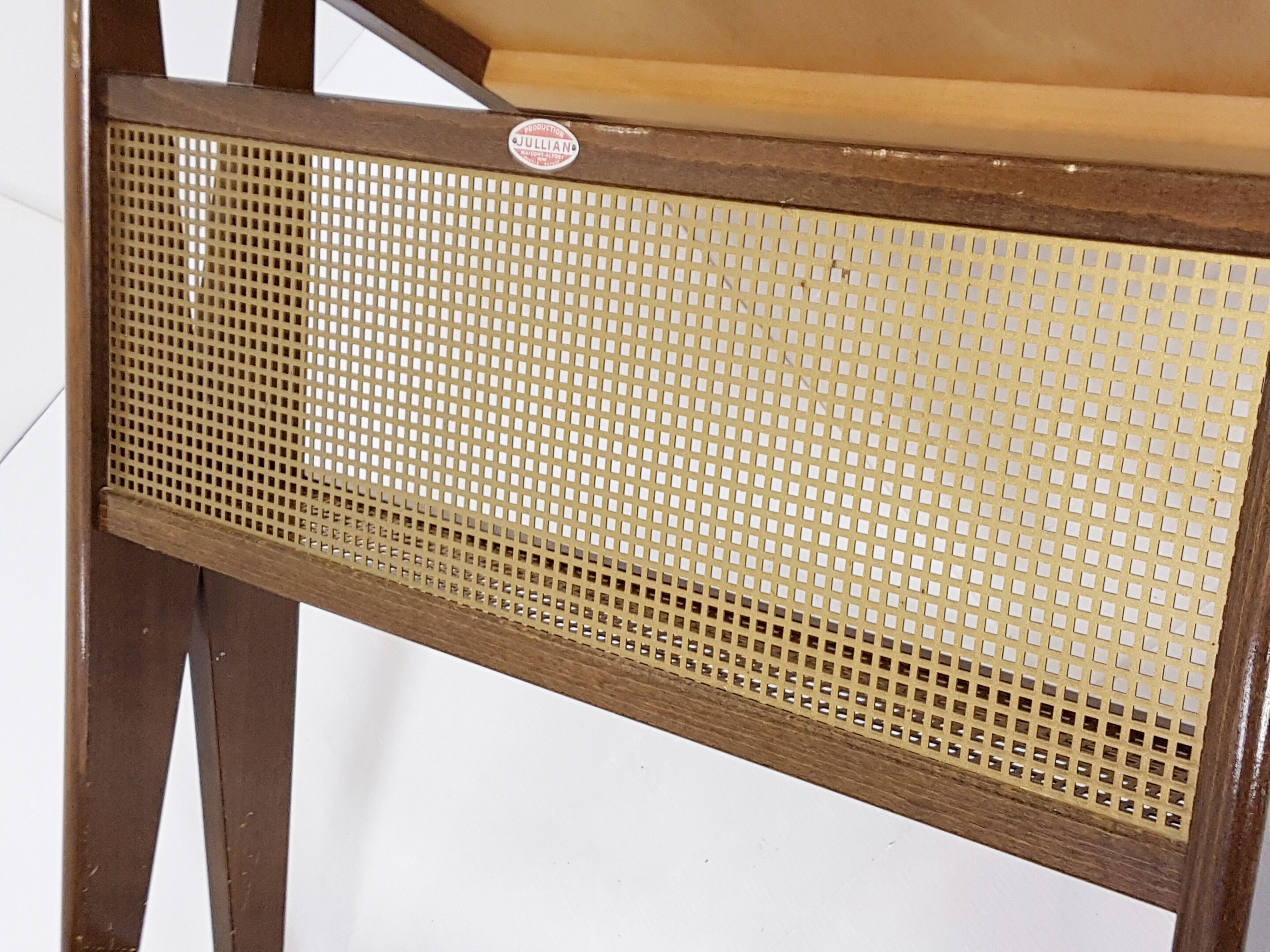 Serving table 1960