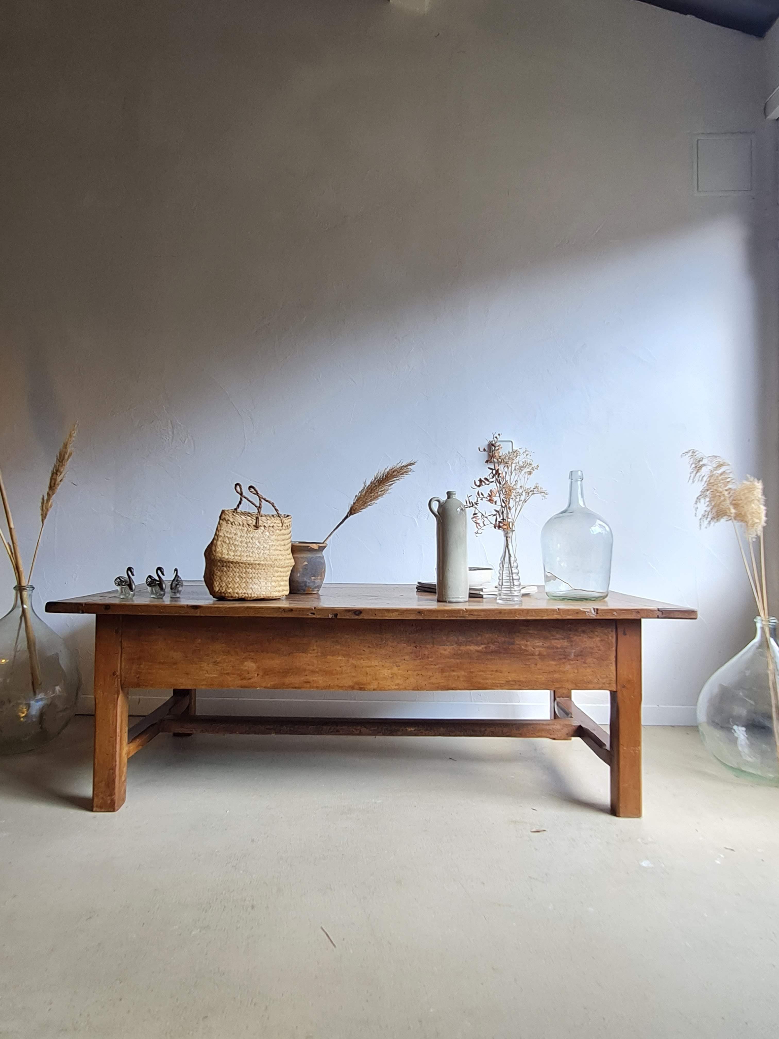 Vintage firm-minded coffee table