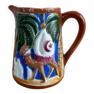 pichet en barbotine orientaliste