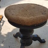 Stool with screw