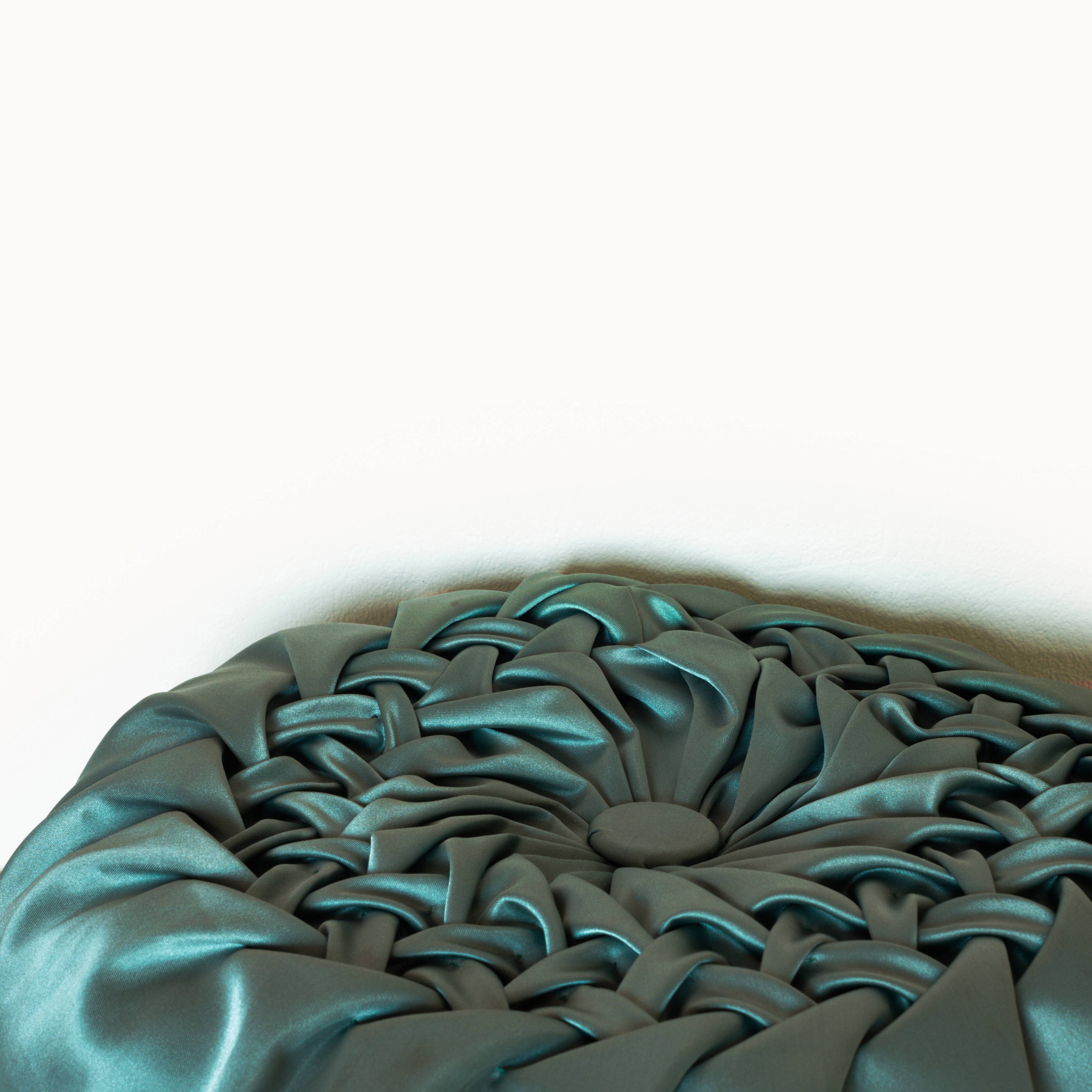 Round cushion in green pleated silk