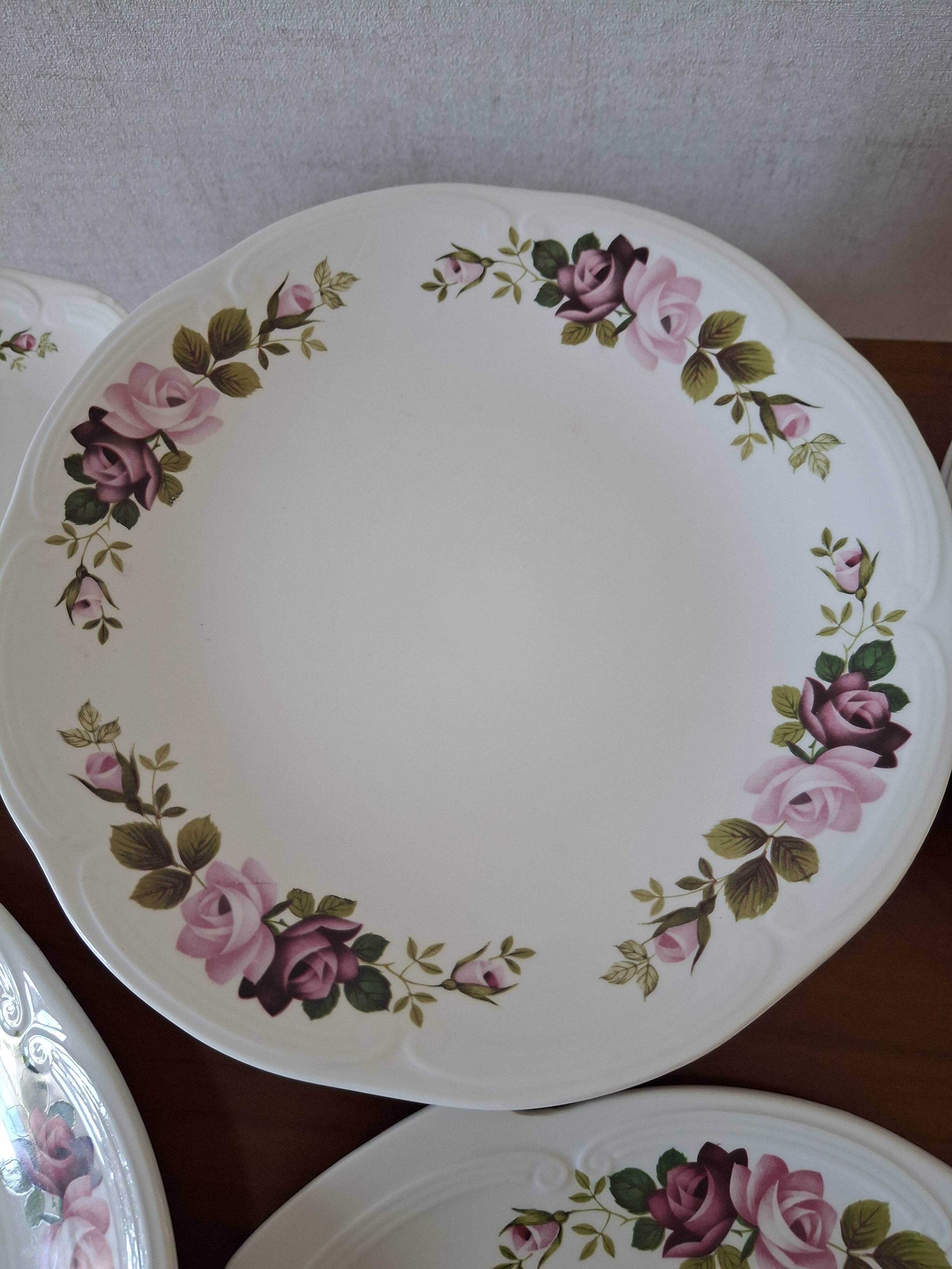 Vintage tableware service in Gien earthenware, "Champs" model with roses – An