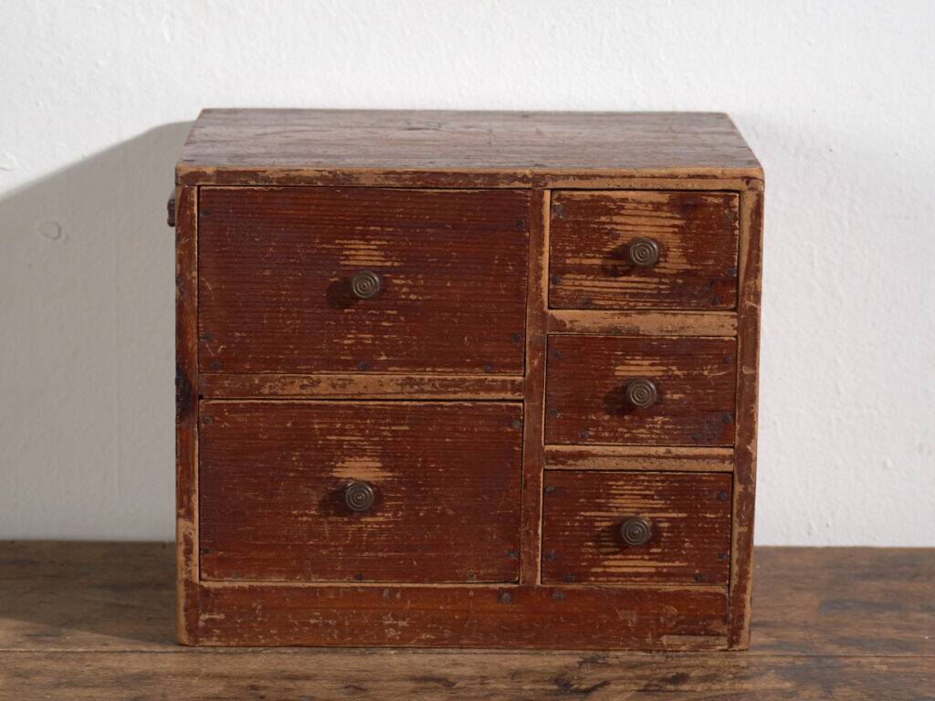 Small Japanese chest of drawers in cedar (ko-dansu), Taishō–Shōwa period, circa 1920–1945.