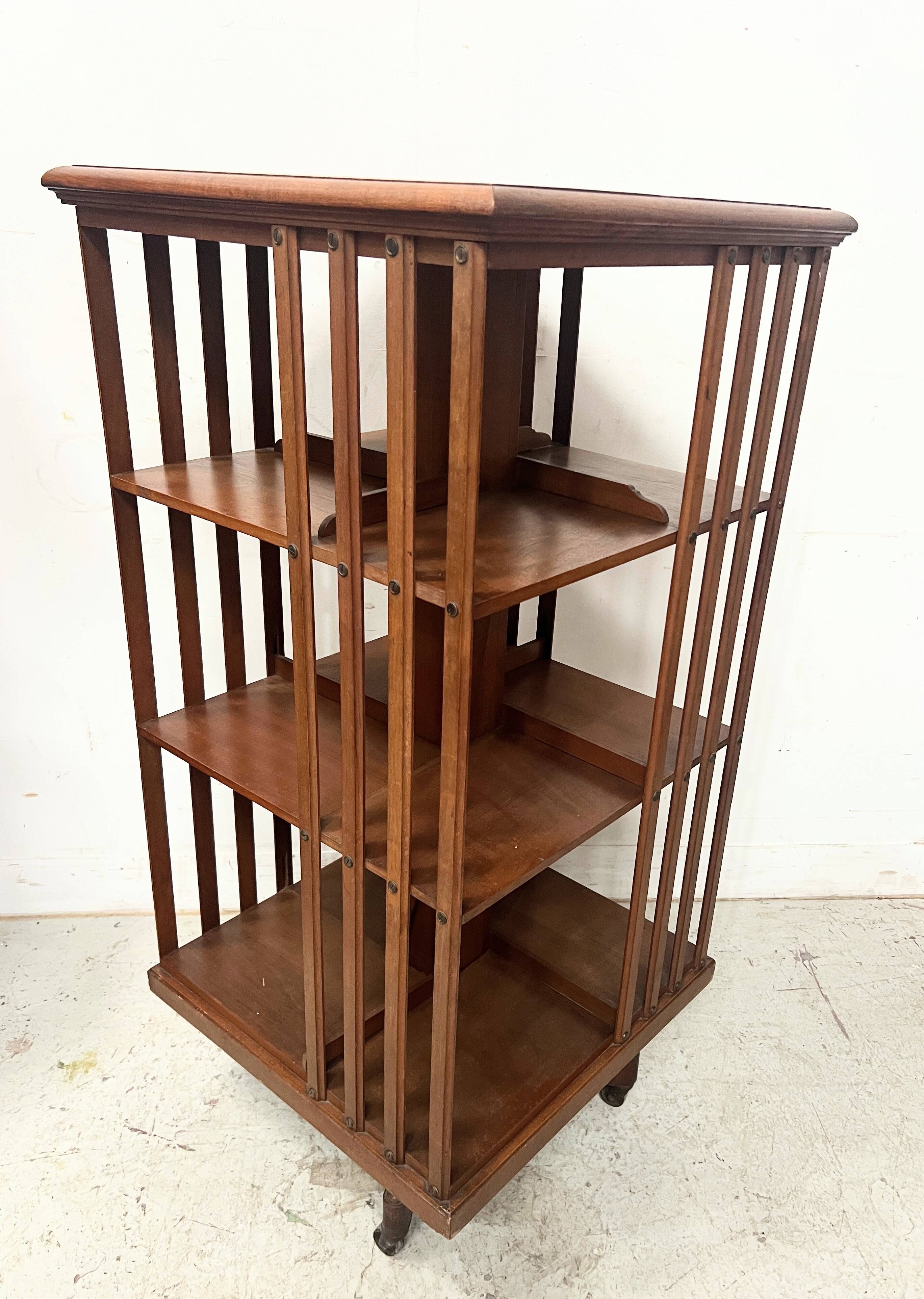 Rotating library in solid walnut, 20th century.