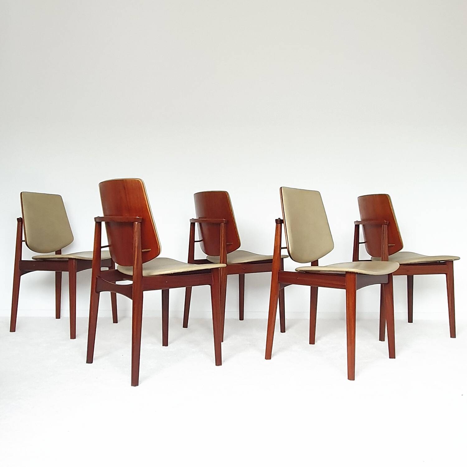 Ensemble de 5 chaises à manger Arne Hovmand Olsen