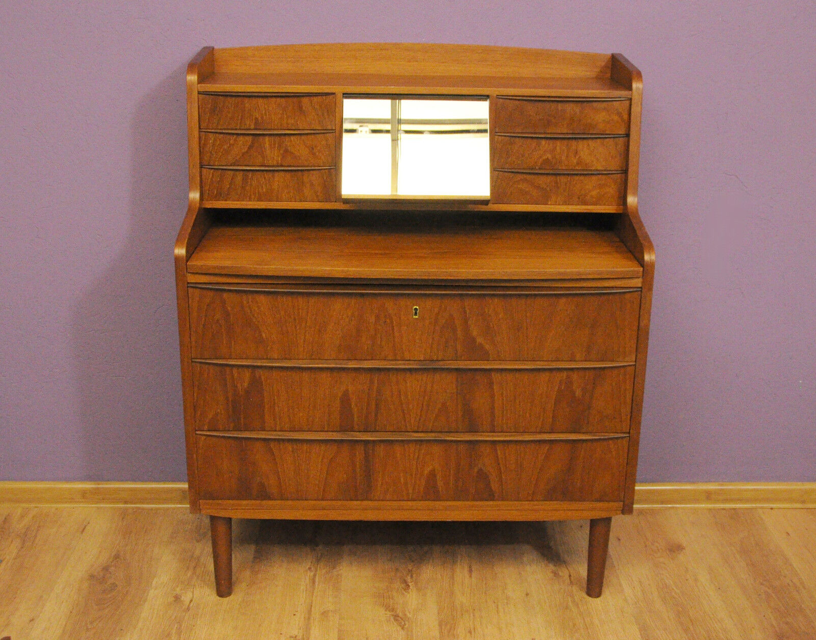 Vintage dressing table