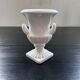 Vase blanc stylé Médicis