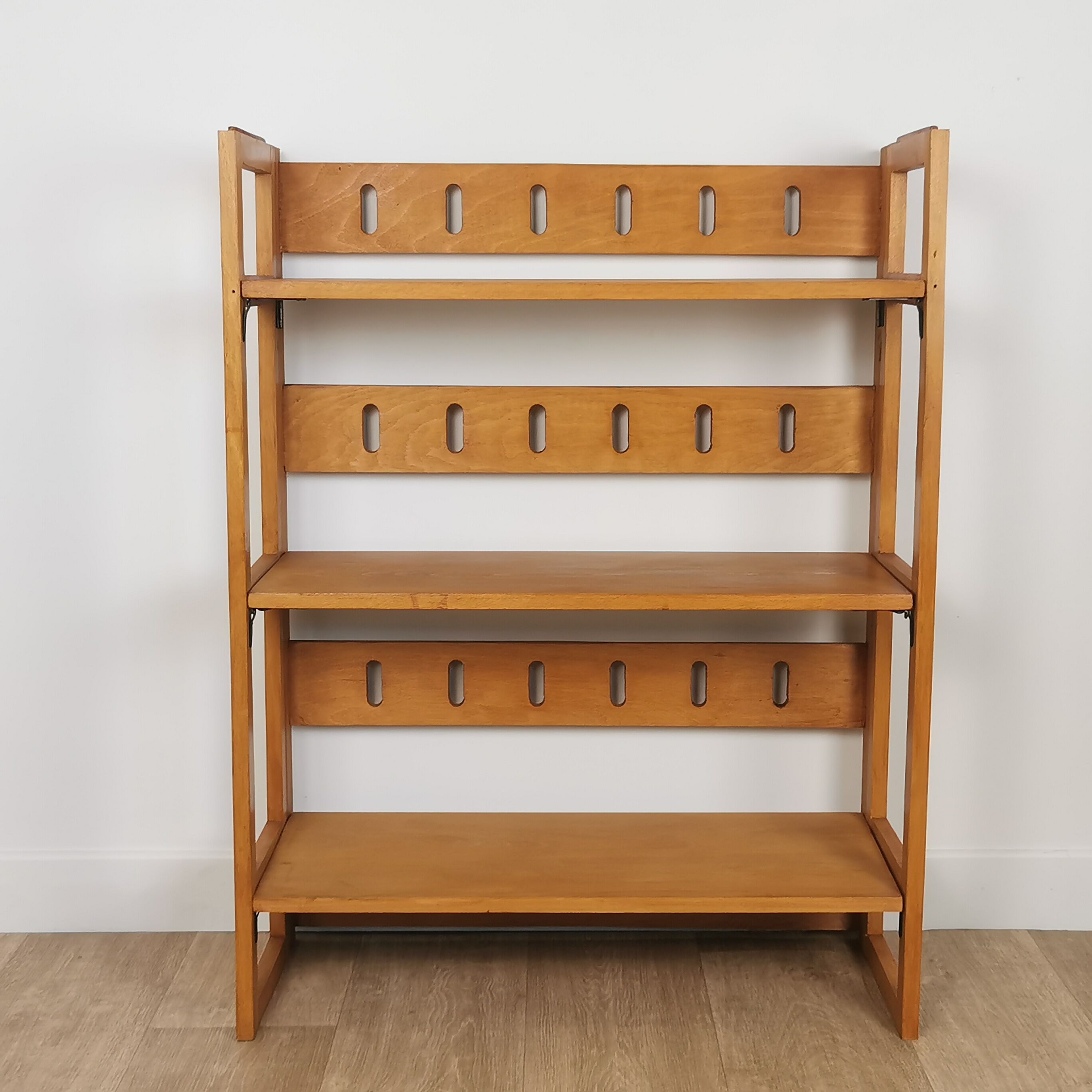 Folding bookcase shelf