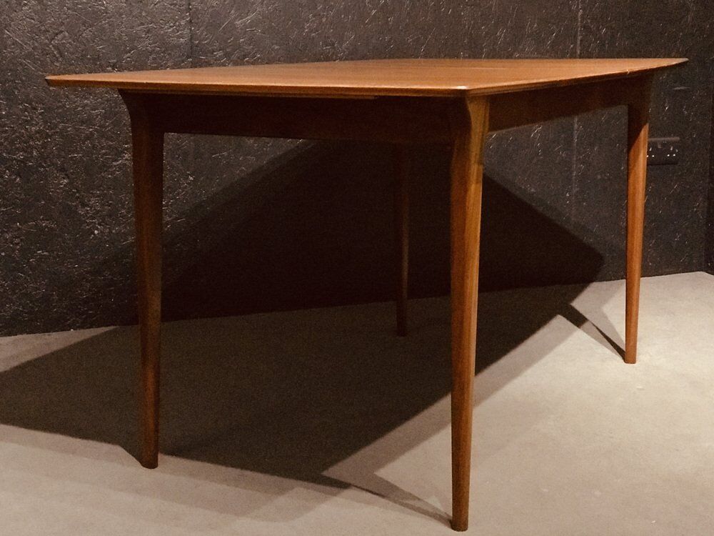 Extendable dining room table model t2 mid-century teak by Tom Robertson for McIntosh 1960s