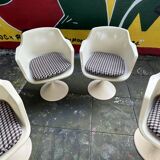 Set of 4 white swivel Tulip chairs, designer