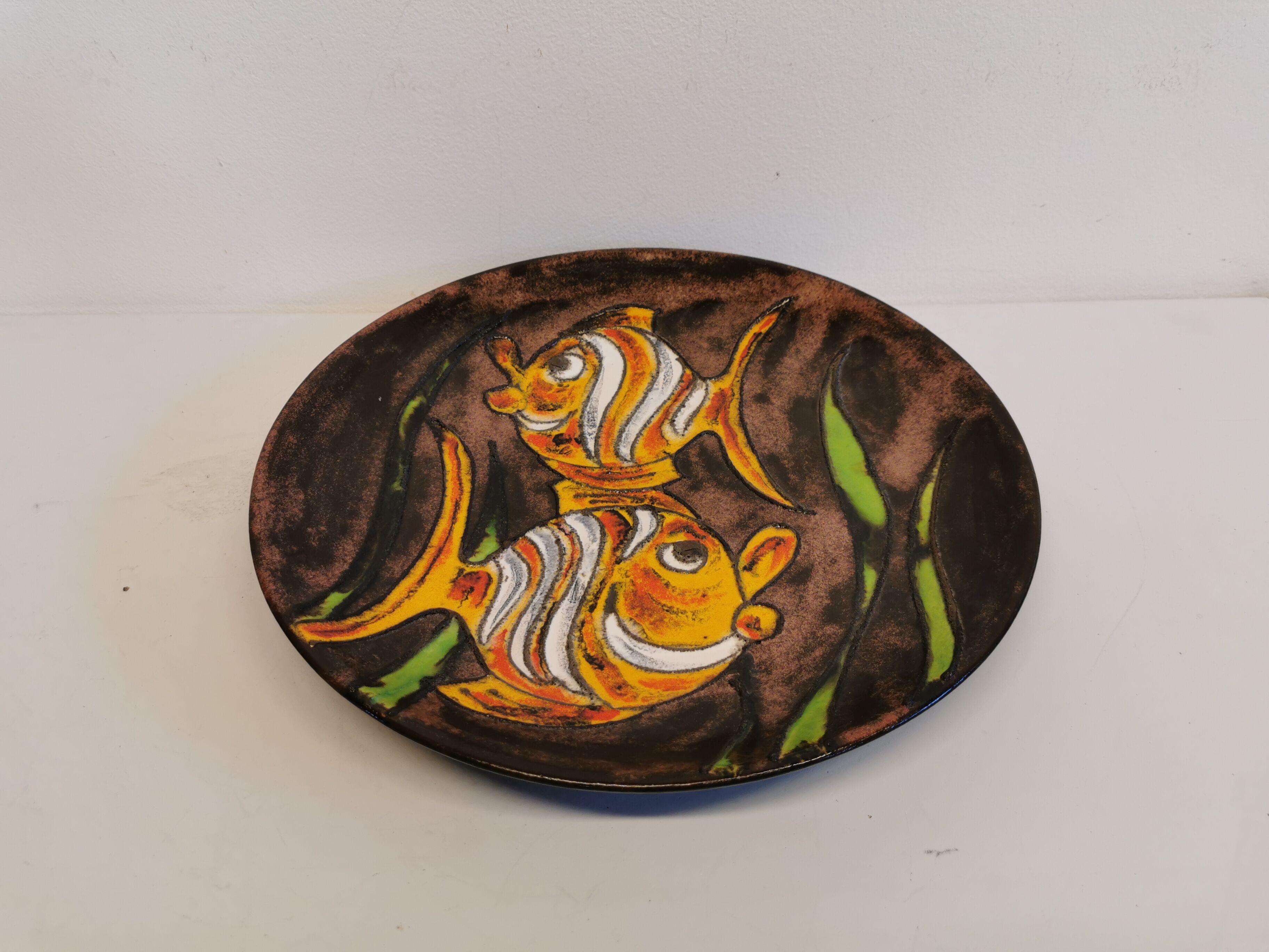 Ceramic dish/wall decoration, danish from the 60s, stamped on the back. with motif of two fish