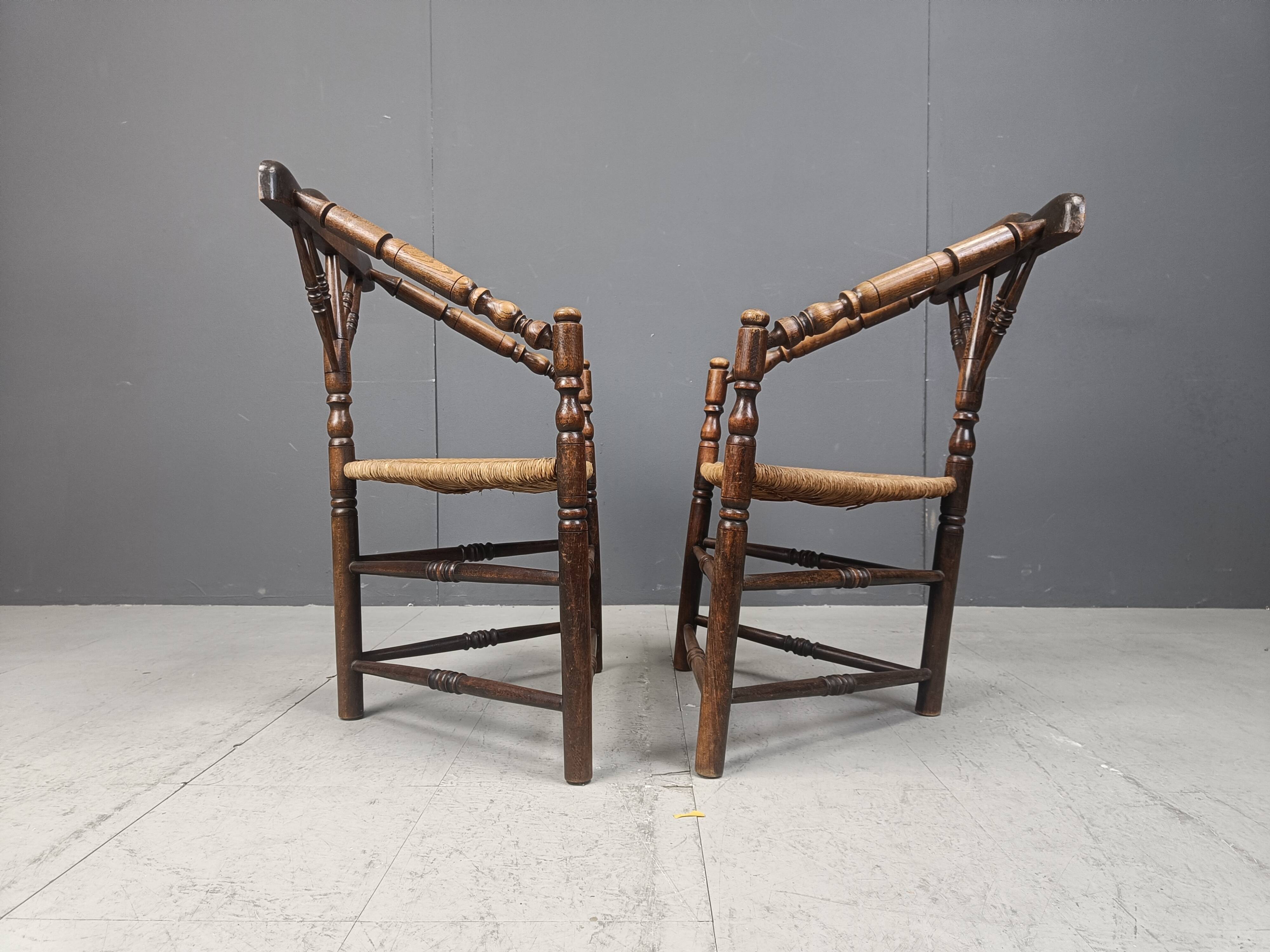 Paire de chaises d'angle hollandaises anciennes, années 1920