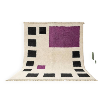 Off-white rug with geometric patterns, 200cm x 250cm