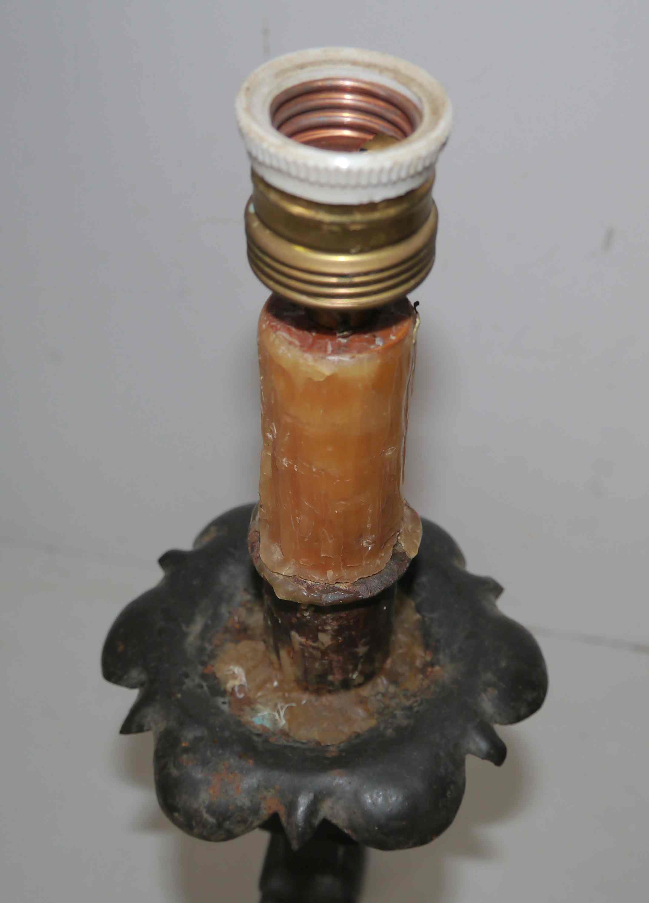 Old neo-classic Candlelight Foot Brutalist