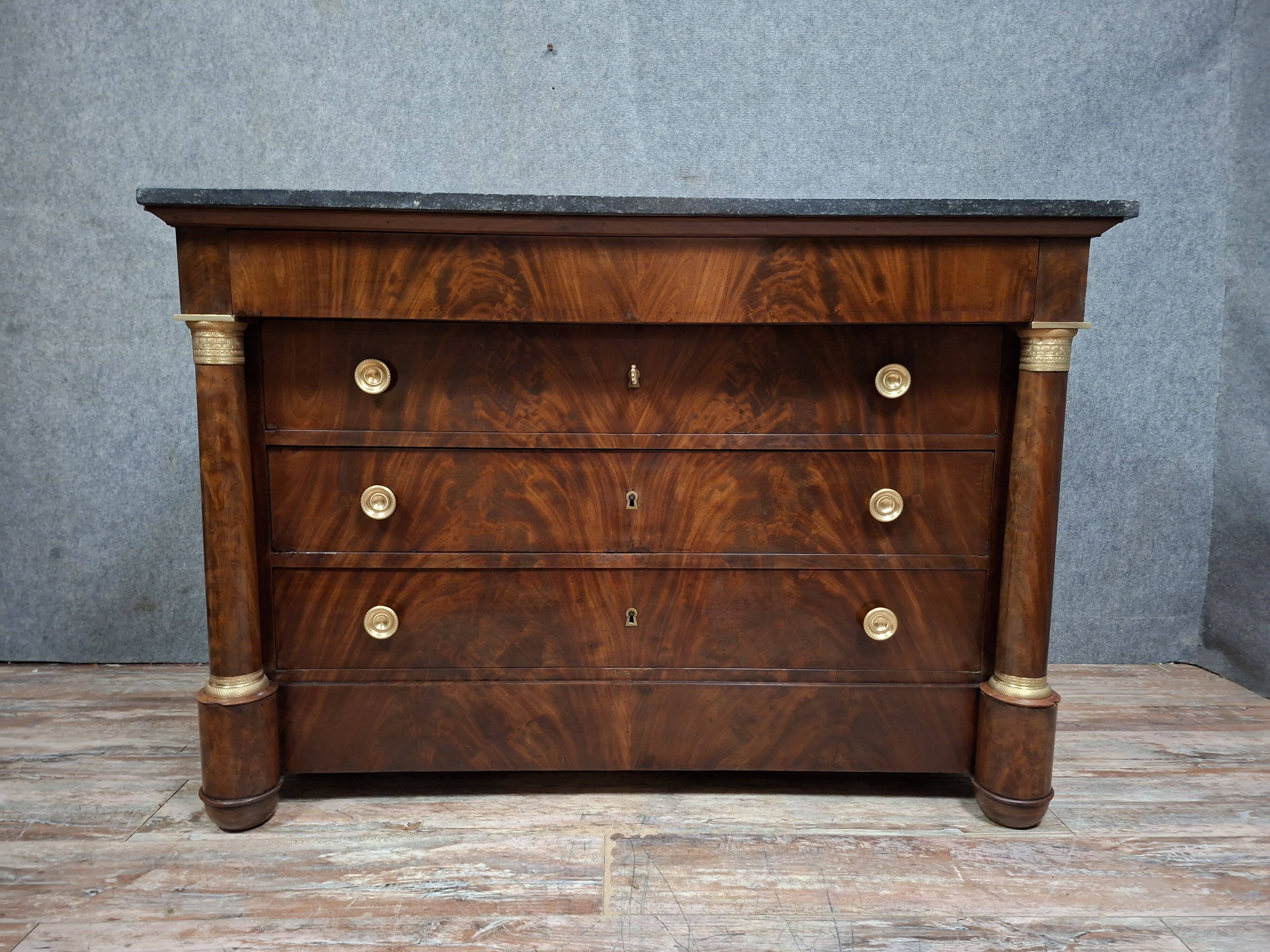 Empire commode in mahogany and flame mahogany veneer, 19th century.