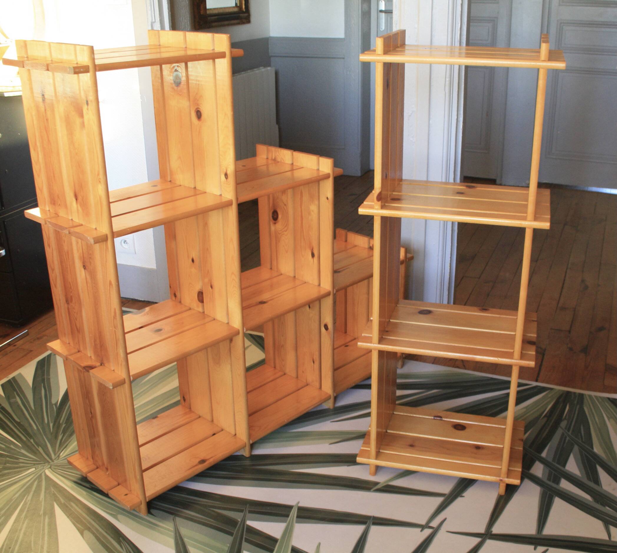 Pine staircase shelf in Regain style