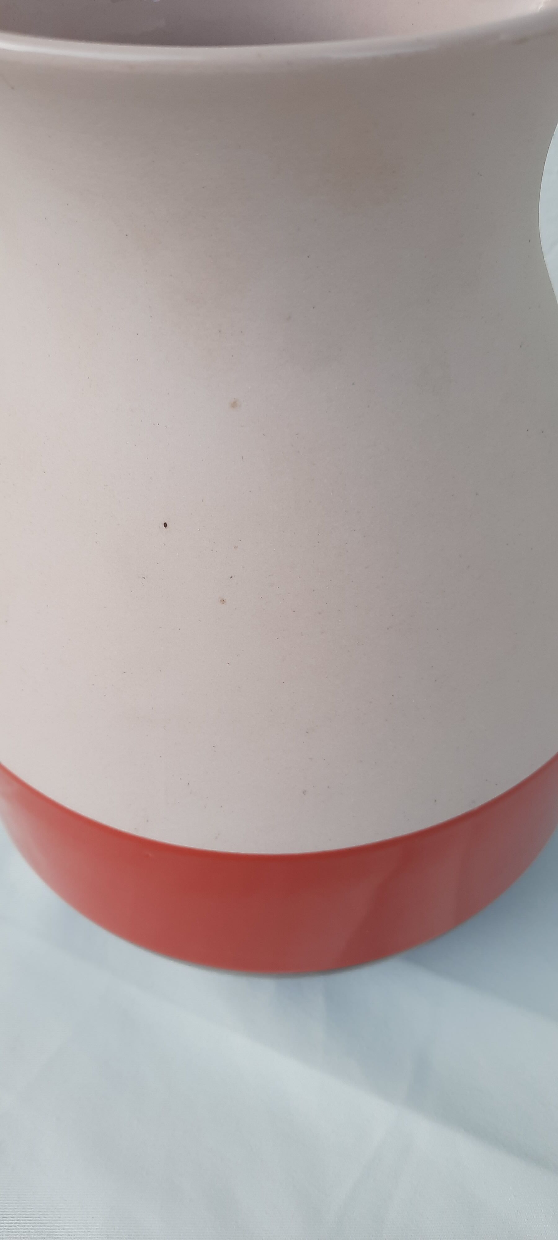 Vase and its saucer design Arian Brekveld